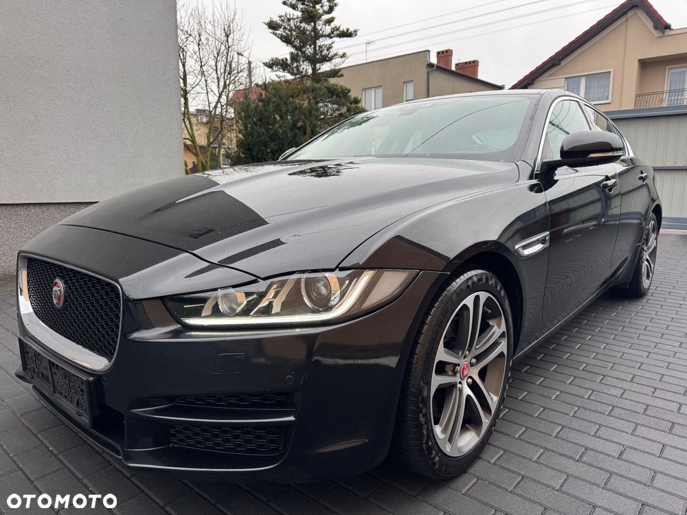 Jaguar XE 2.0 D Prestige - 6