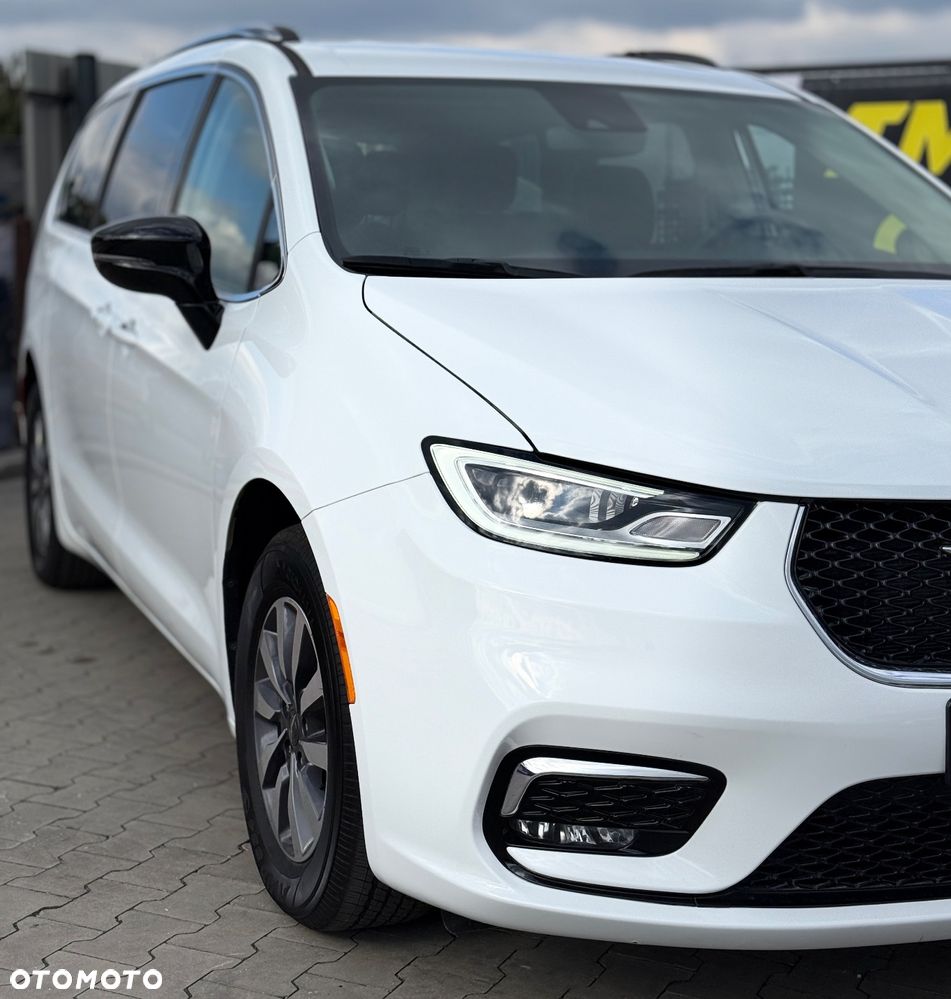Chrysler Pacifica - 4