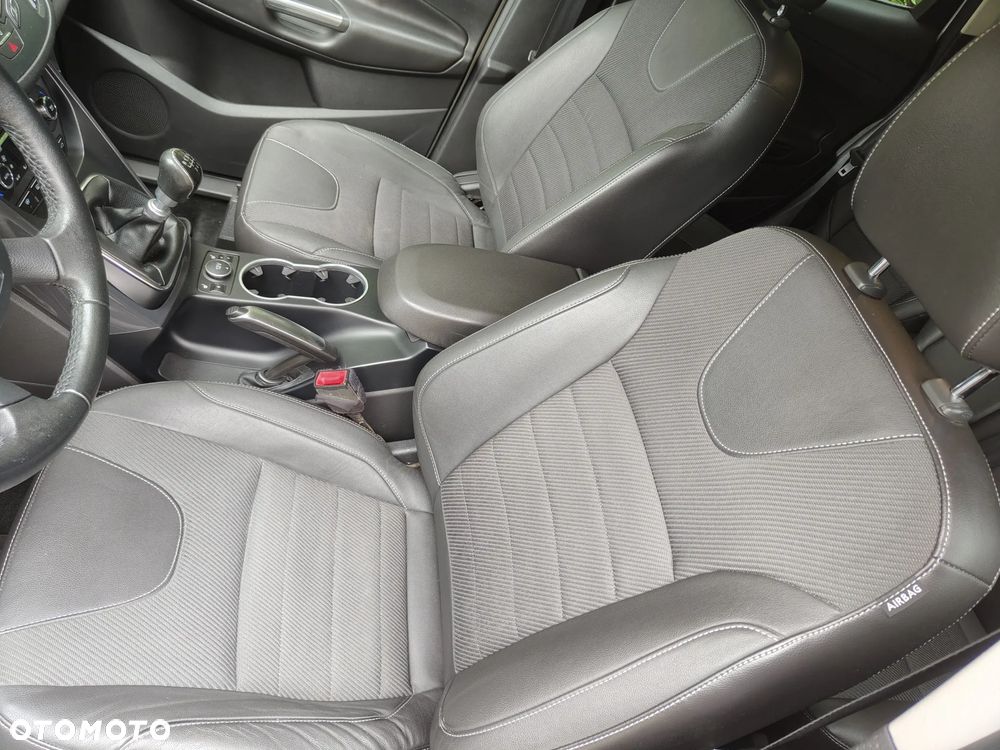 Ford Kuga 1.6 EcoBoost 2x4 Titanium - 21