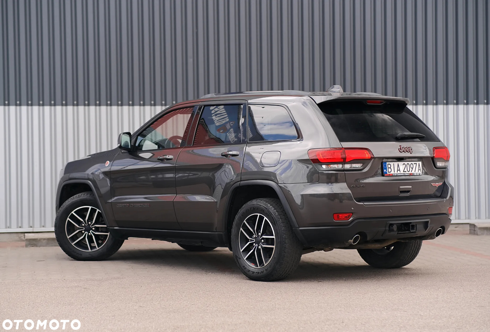 Jeep Grand Cherokee - 27
