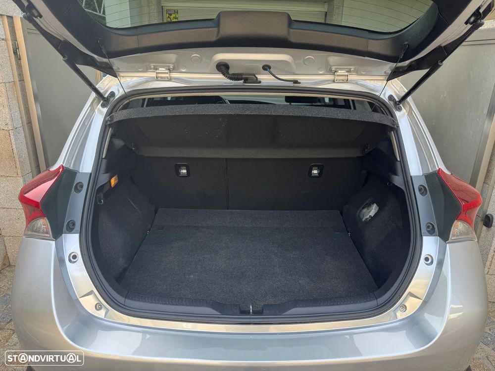 Toyota Auris 1.4 D-4D Comfort+Pack Sport - 11