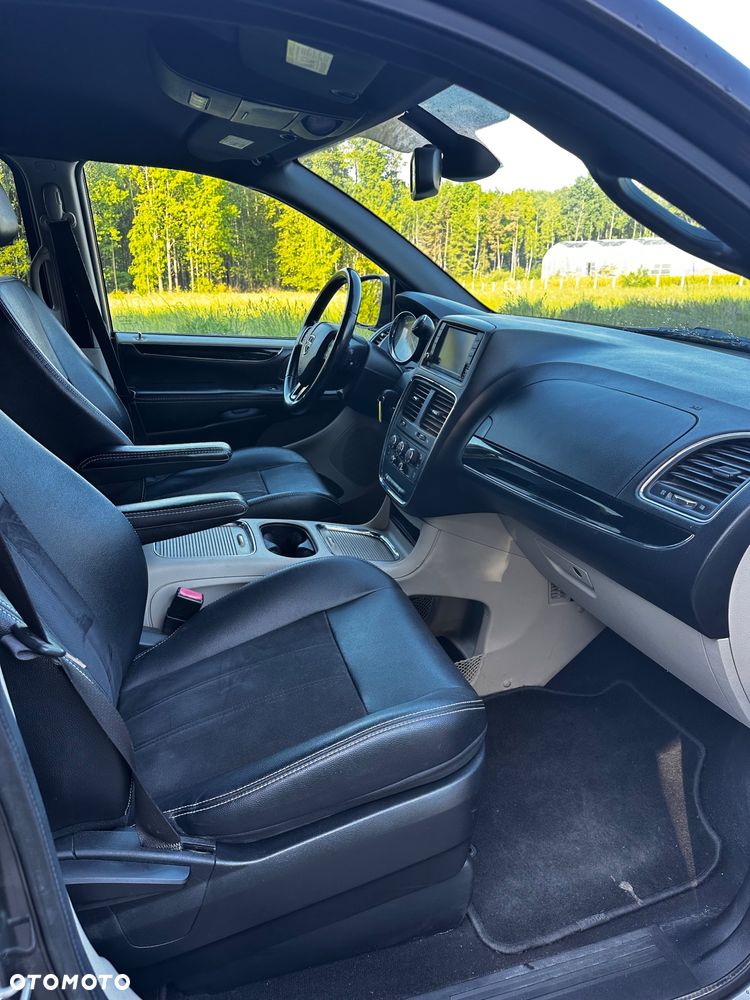 Dodge Grand Caravan 3.6 R/T - 17