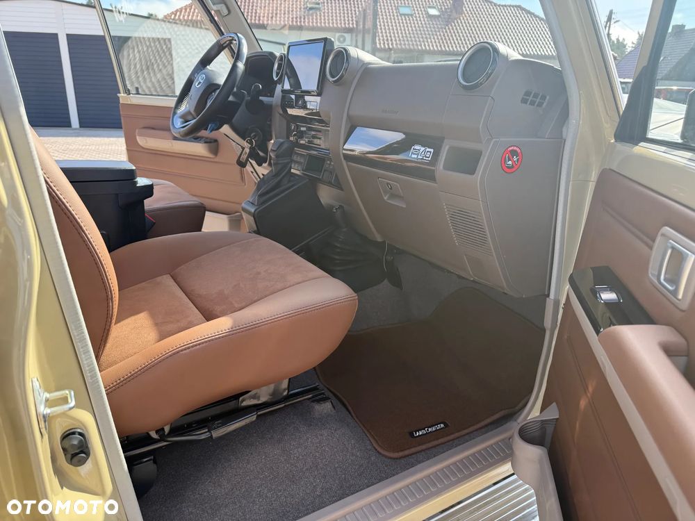 Toyota Land Cruiser - 23