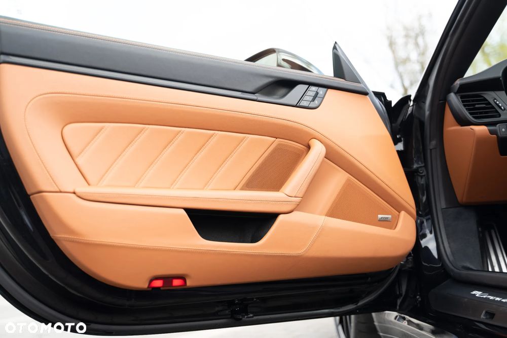 Porsche 911 Carrera 4 GTS - 27