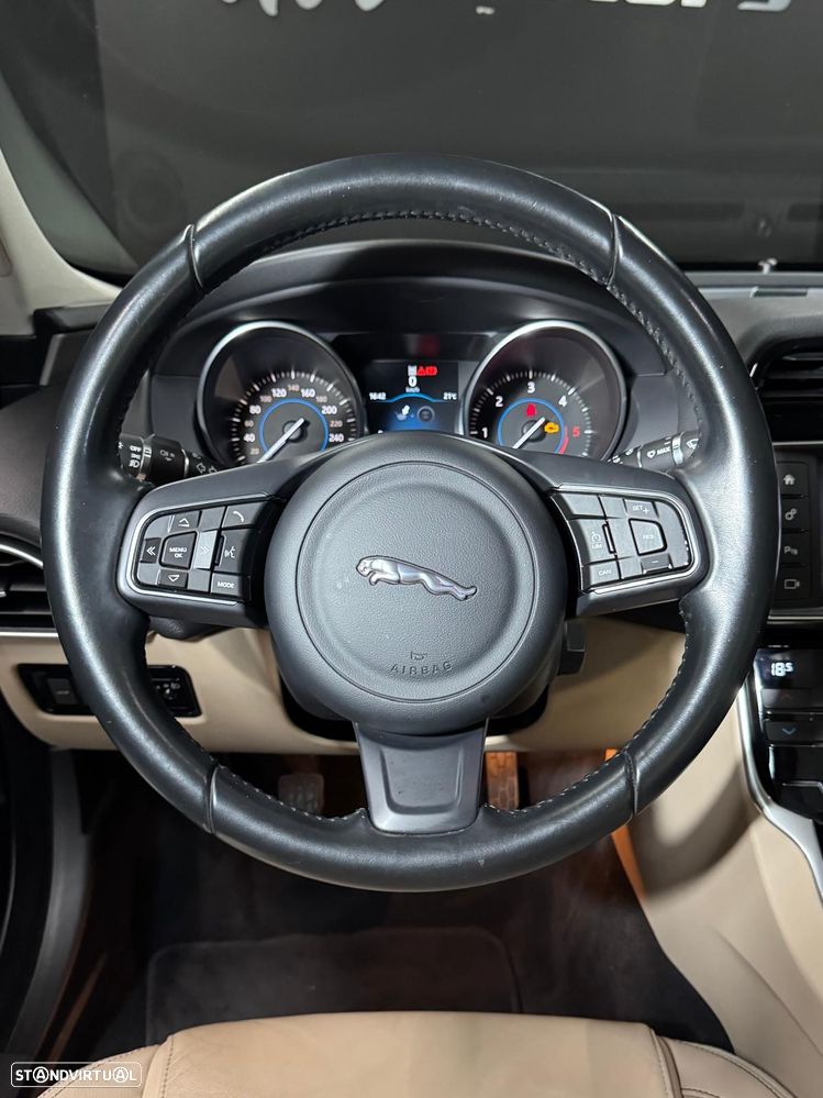Jaguar XE 2.0 D Pure - 7