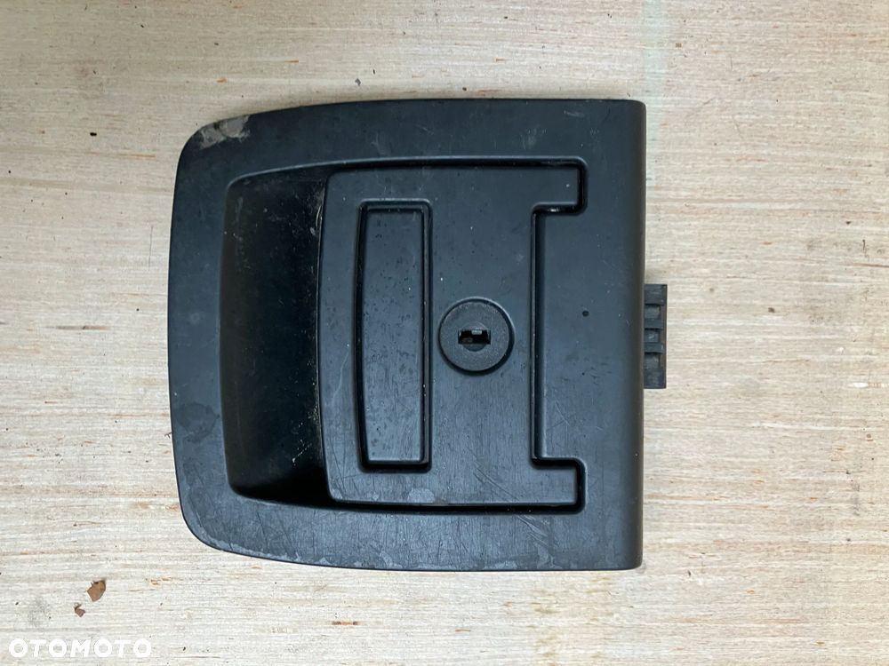 RĄCZKA PODŁOGI BAGAŻNIKA BMW E61 E70 E91 CZARNA UCHWYT ZAMEK - 1