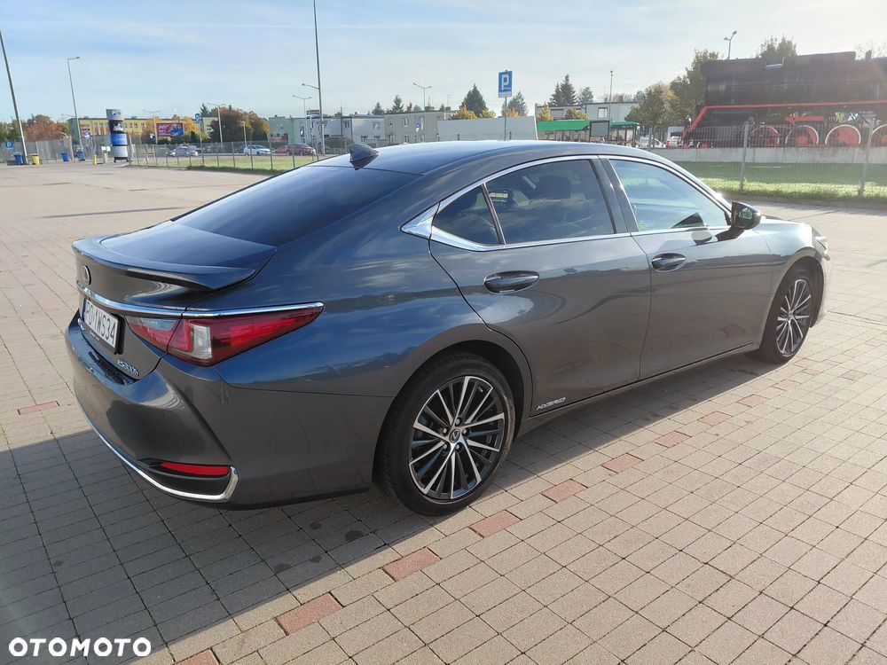Lexus ES 300h Business Edition - 3