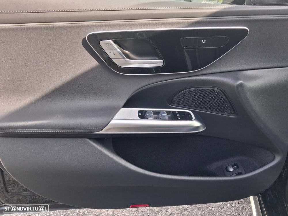 Mercedes-Benz E 300 e AMG Line - 9