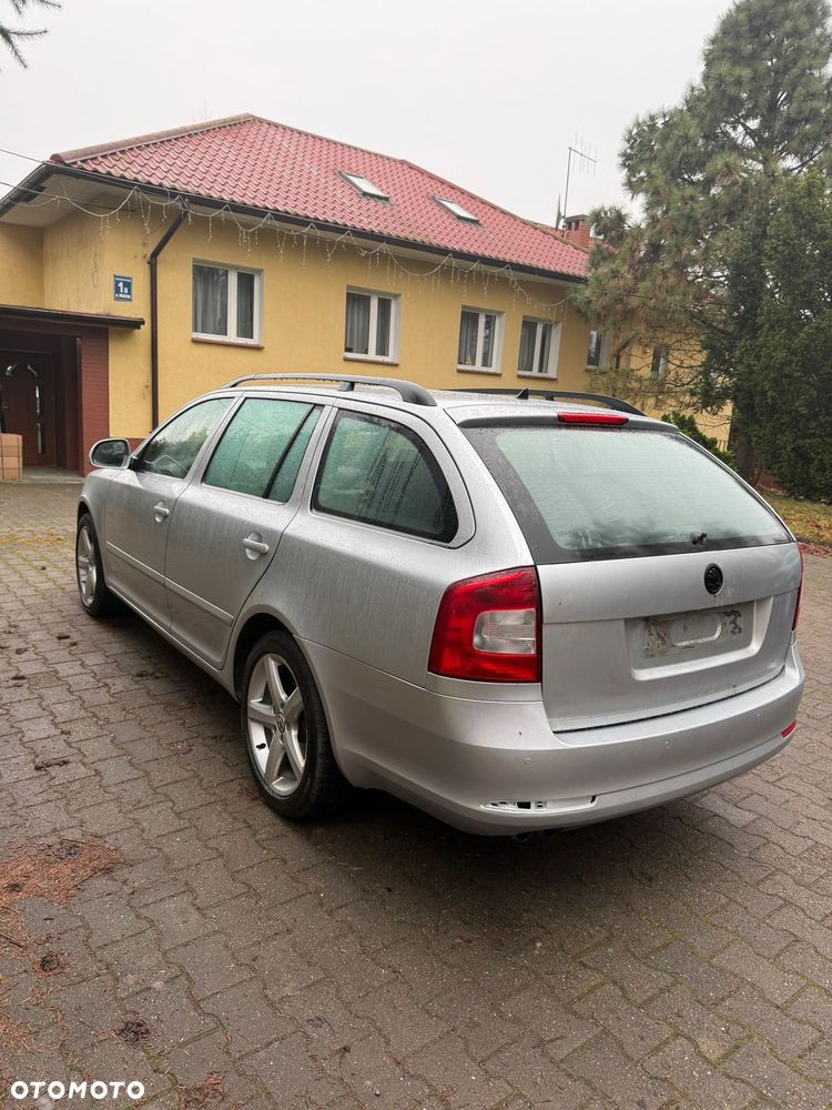Skoda Octavia 1.8 TSI DSG Ambiente - 4