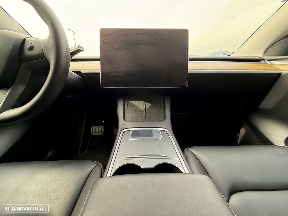 Tesla Model Y - 12