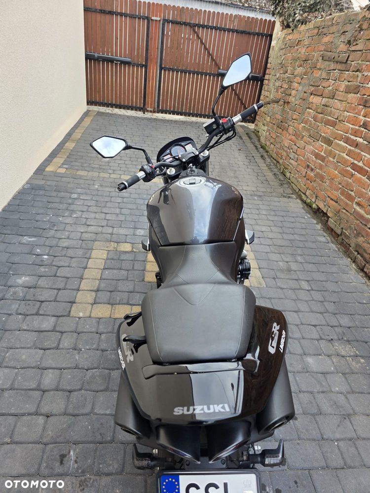 Suzuki GSR - 3