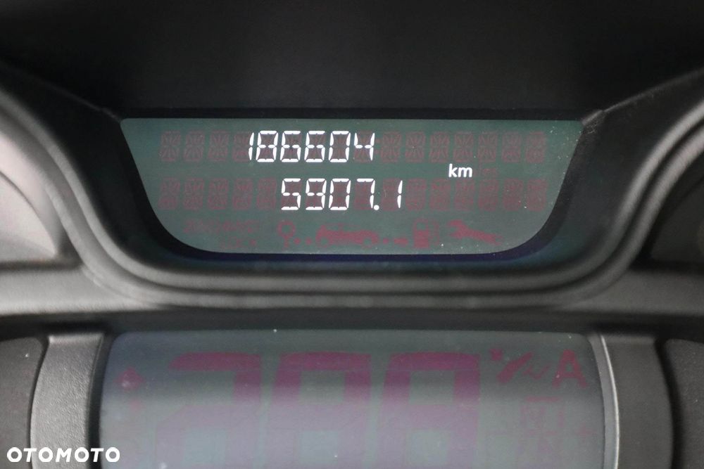 Renault Trafic Grand 1.6 dCi - 16