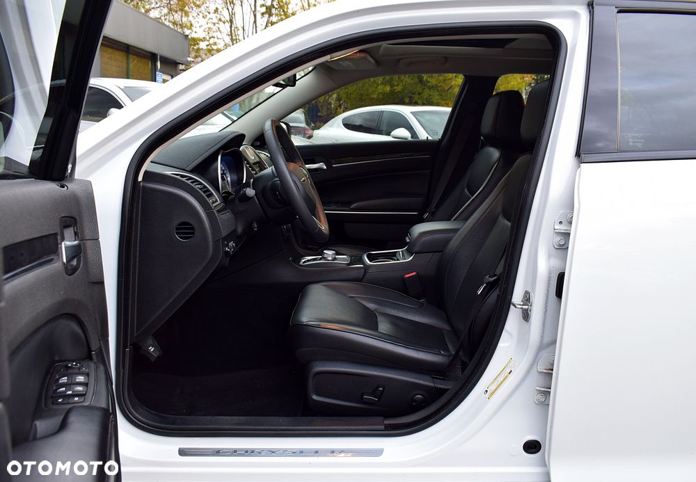 Chrysler 300 2022 photo 5