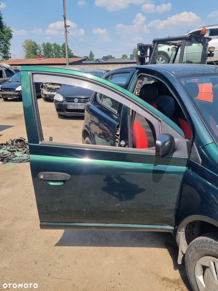 TOYOTA YARIS I 99-05 1999 r. 5D HB 6R4 drzwi prawy przód prawe przednie PP - 11
