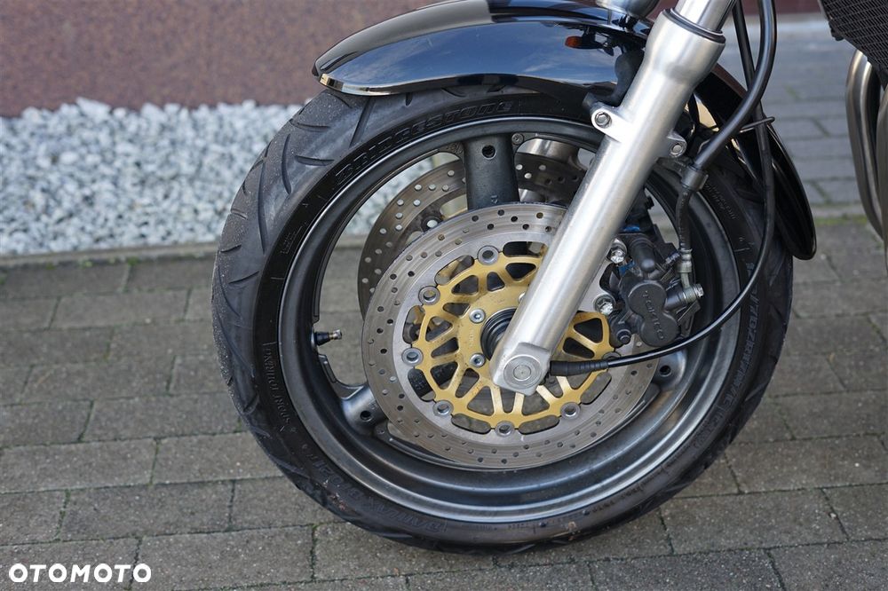 Suzuki GSX - 33