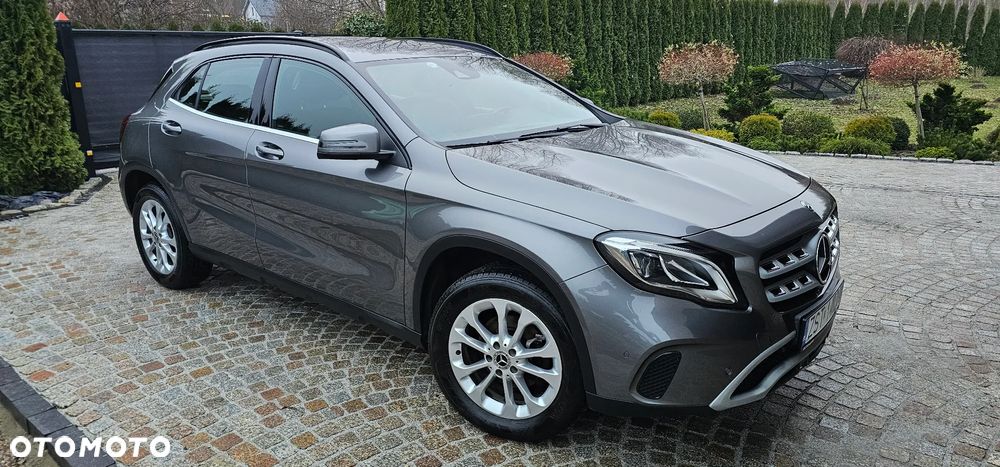 Mercedes-Benz GLA - 8