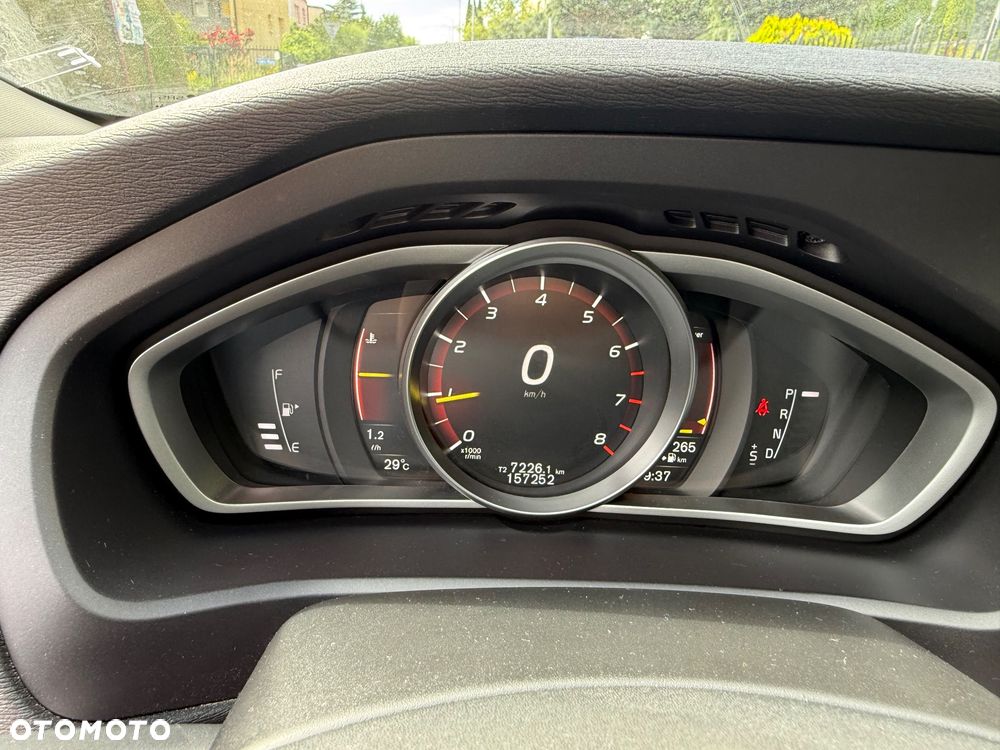 Volvo V40 T2 Drive-E Momentum - 12