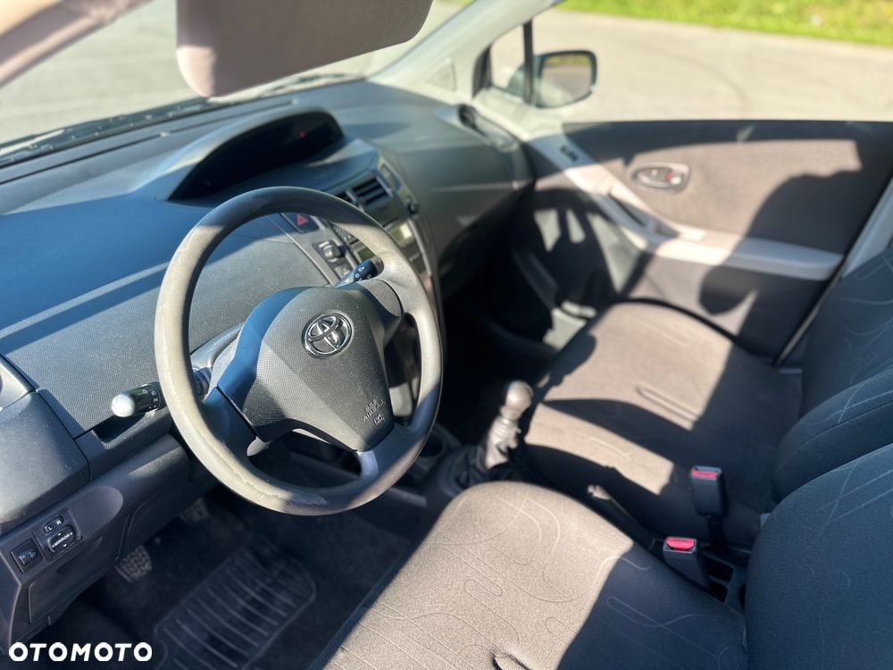 Toyota Yaris - 30