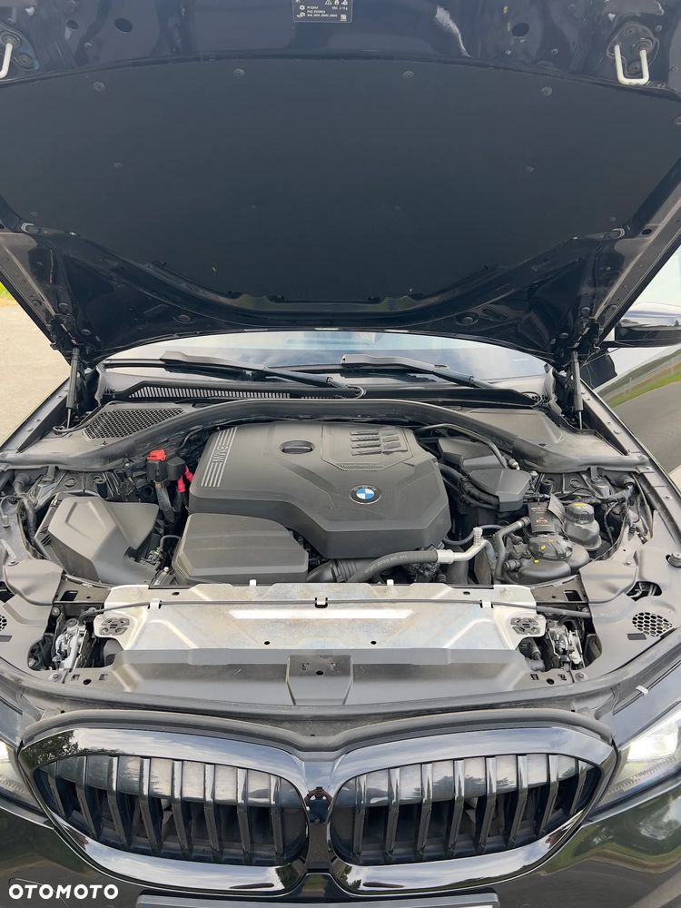 BMW Seria 3 330i Sport Line sport - 33