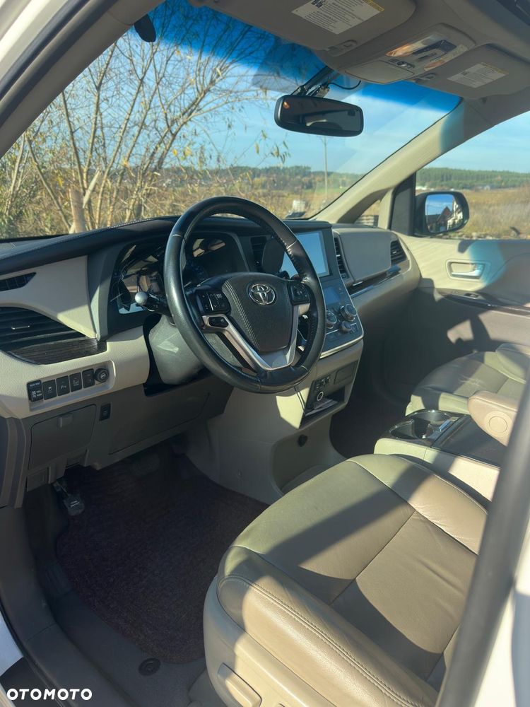 Toyota Sienna - 6