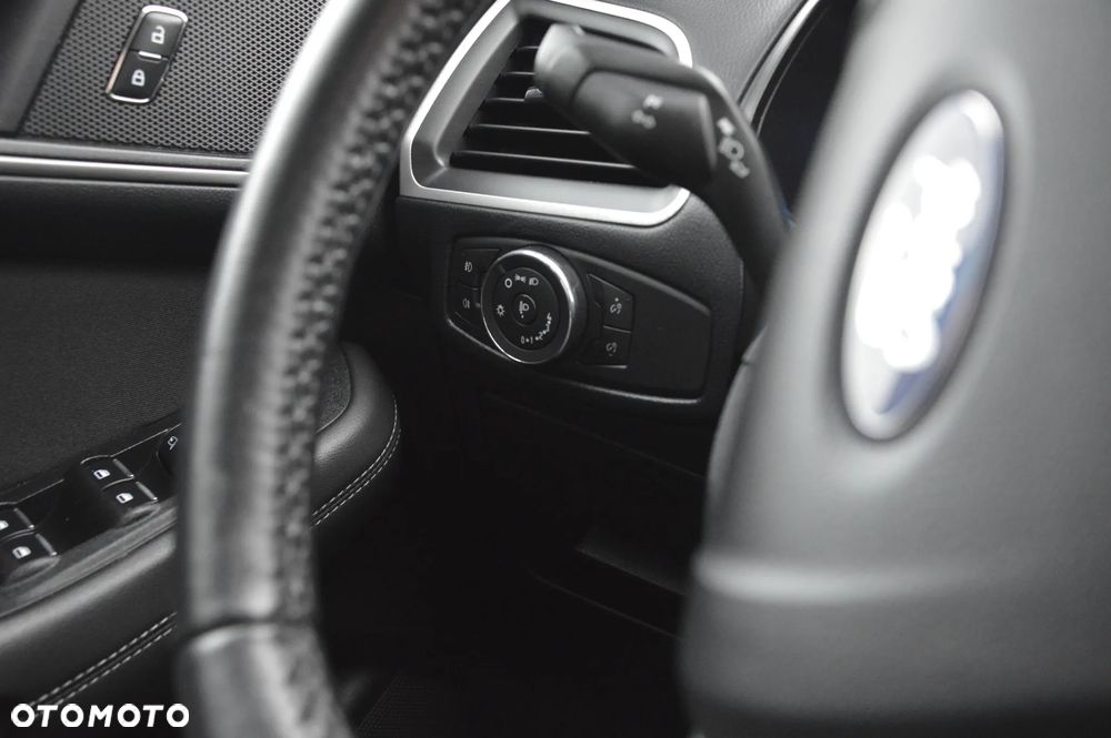 Ford S-Max 2.0 TDCi 4WD Titanium - 33