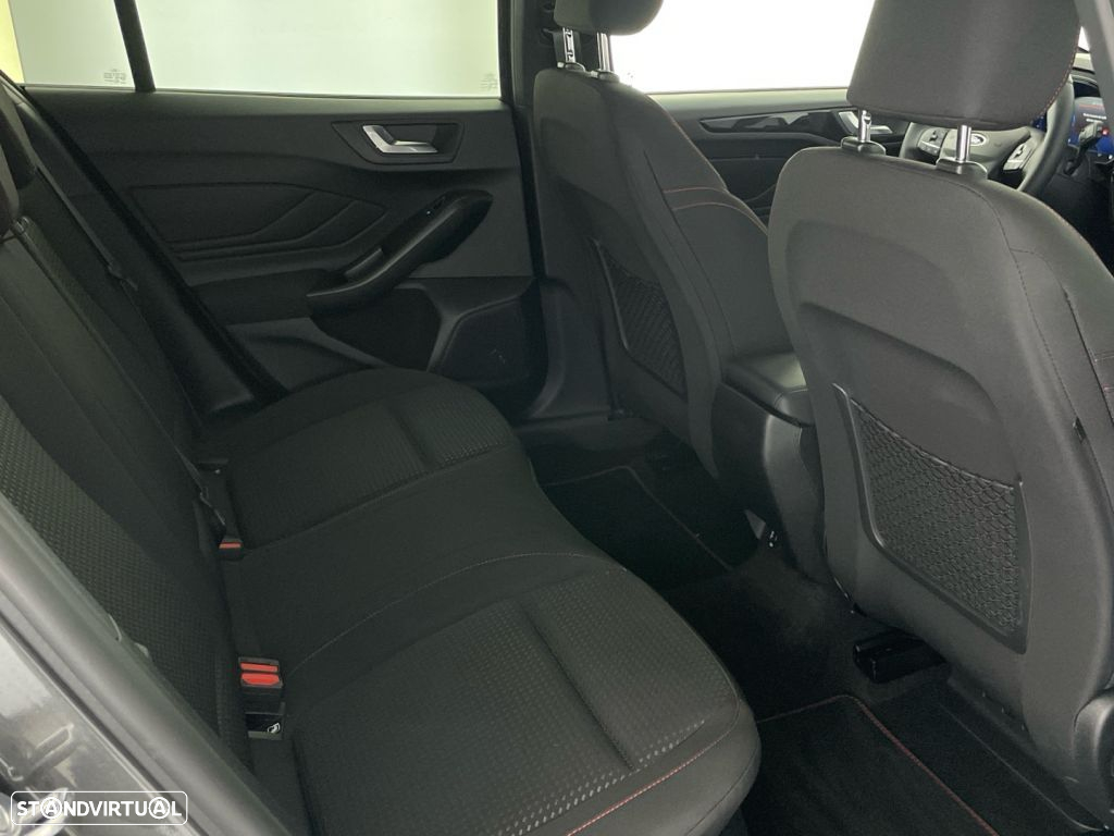 Ford Focus 1.0 EcoBoost MHEV ST-Line X - 25