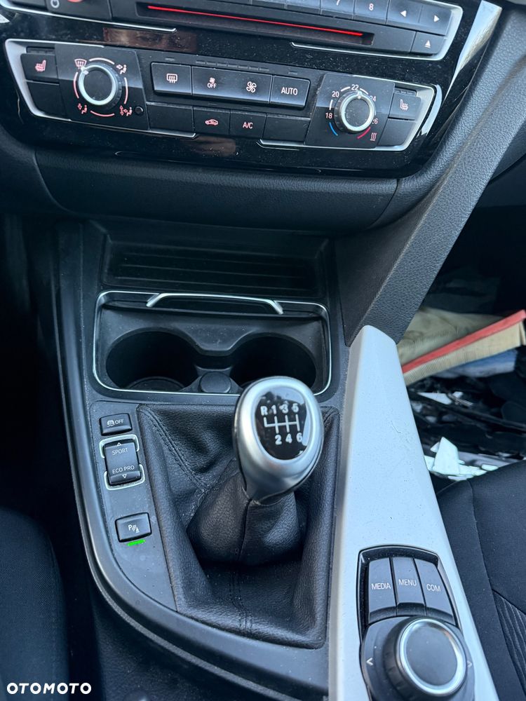 BMW Seria 3 318d Touring Advantage - 12