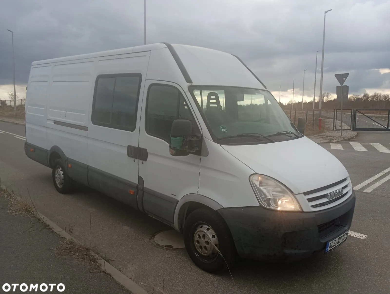 Iveco DAILY 35S14 MAXI BRYGADÓWKA 6 osób - 14