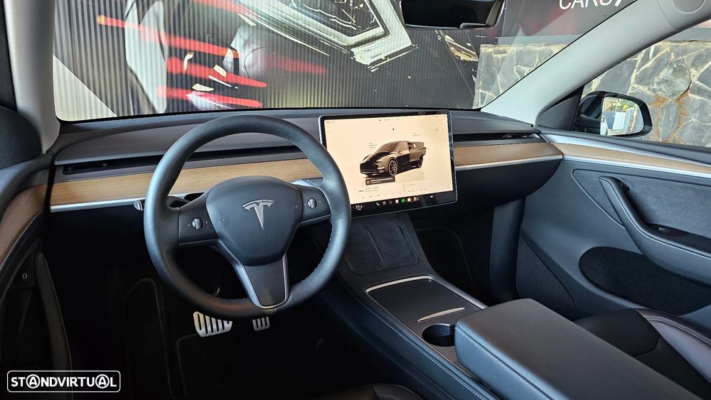Tesla Model Y Performance Dual Motor AWD - 24