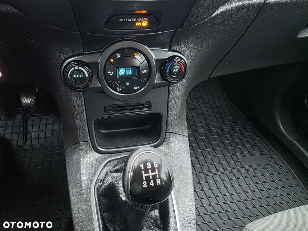 Ford Fiesta 1.5 TDCi Champions Edition - 17