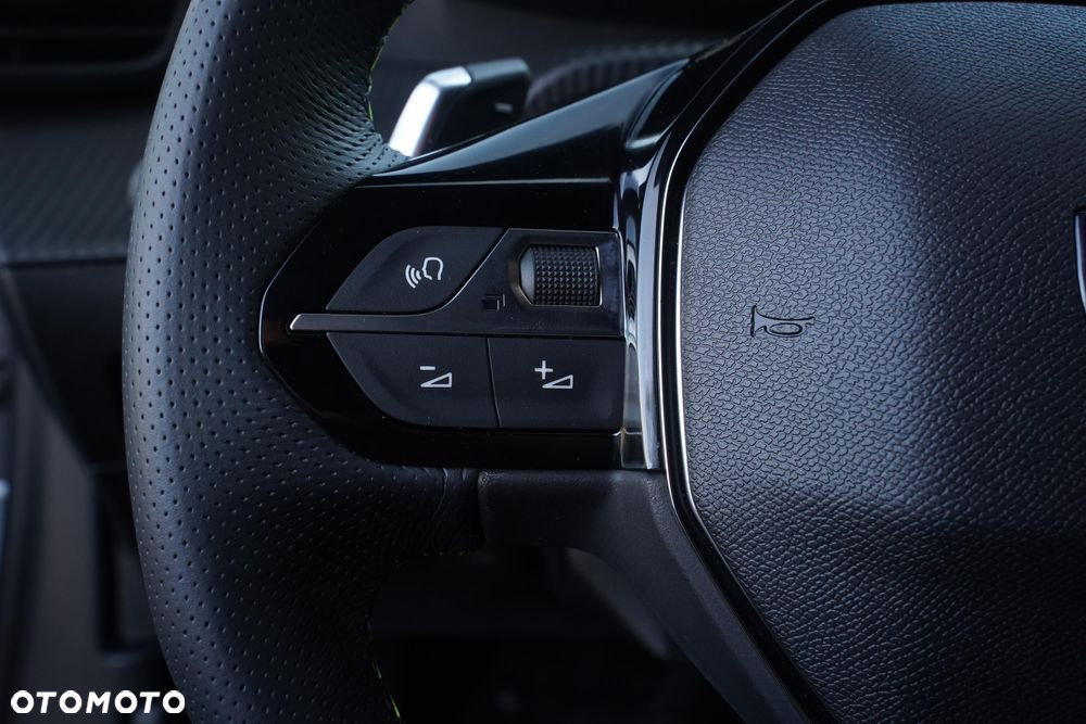 Peugeot 2008 PureTech mHEV GT e-DCS6 - 17