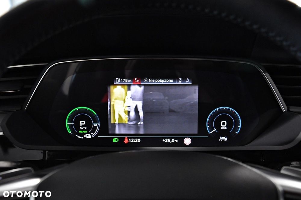 Audi e-tron - 25