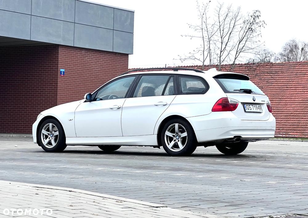 BMW Seria 3 320i - 3