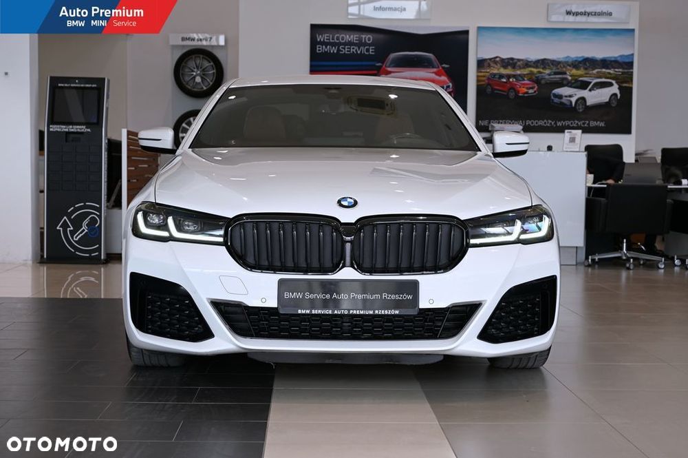 BMW Seria 5 530d xDrive mHEV - 3