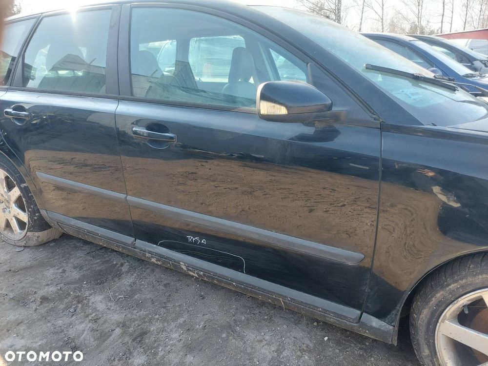 DRZWI KOMPLETNE PRAWY PRZÓD VOLVO V50 I 019-26 - 11