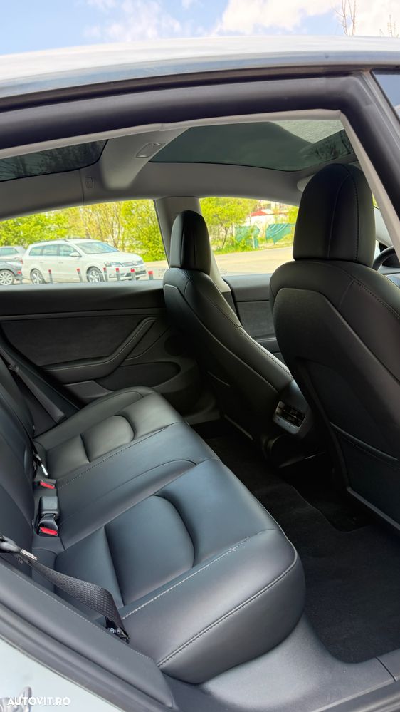 Tesla Model 3 - 7