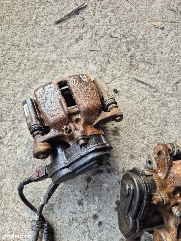 TYLNY ZACISK LEWY PRAWY AUDI Q5 8R0 LIFT - 3