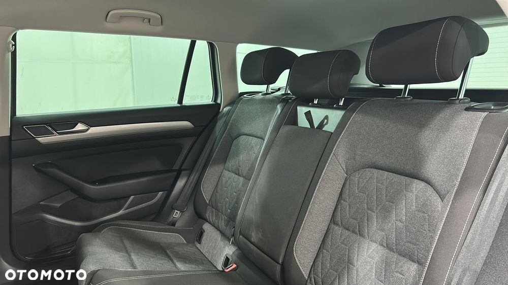 Volkswagen Passat - 13