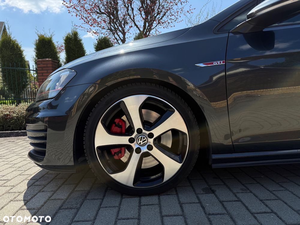 Volkswagen Golf - 29