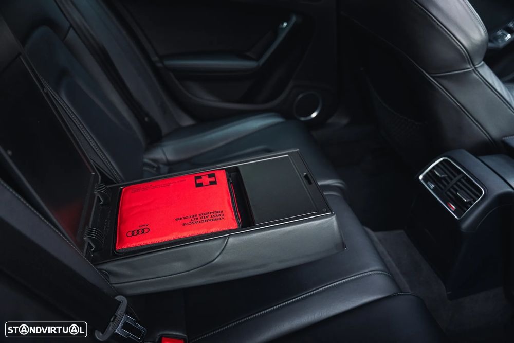 Audi A4 2.0 TDI DPF S line Sport Pack - 44