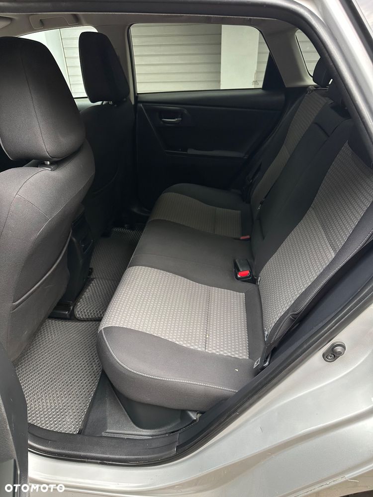 Toyota Auris - 13