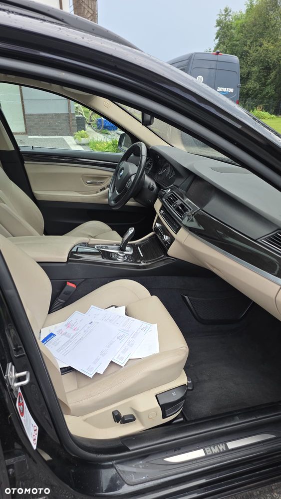 BMW Seria 5 525d - 28