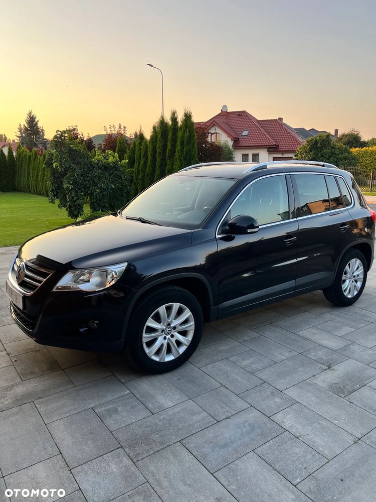 Volkswagen Tiguan - 1