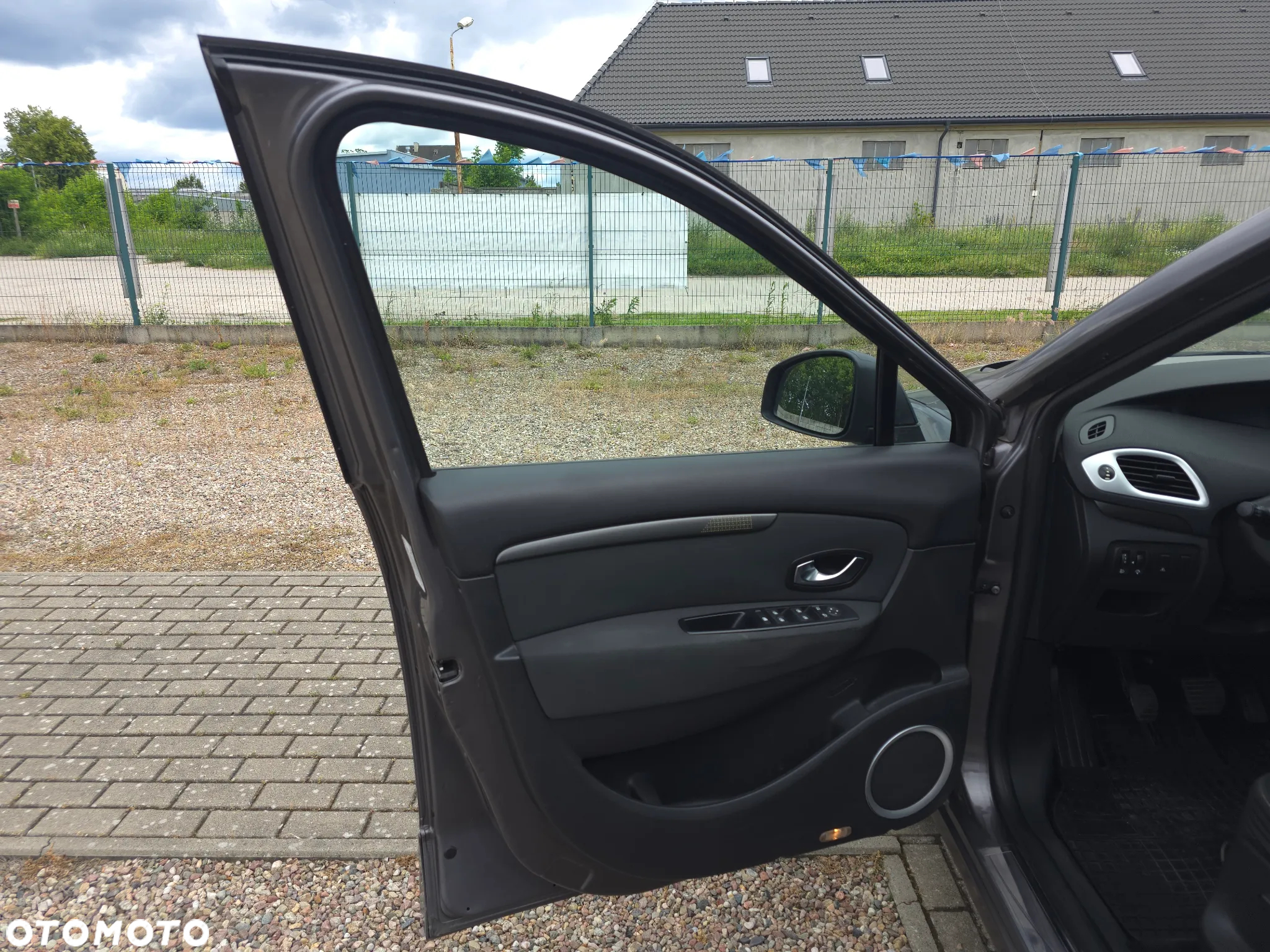 Renault Scenic 1.6 16V 110 TomTom Edition - 18