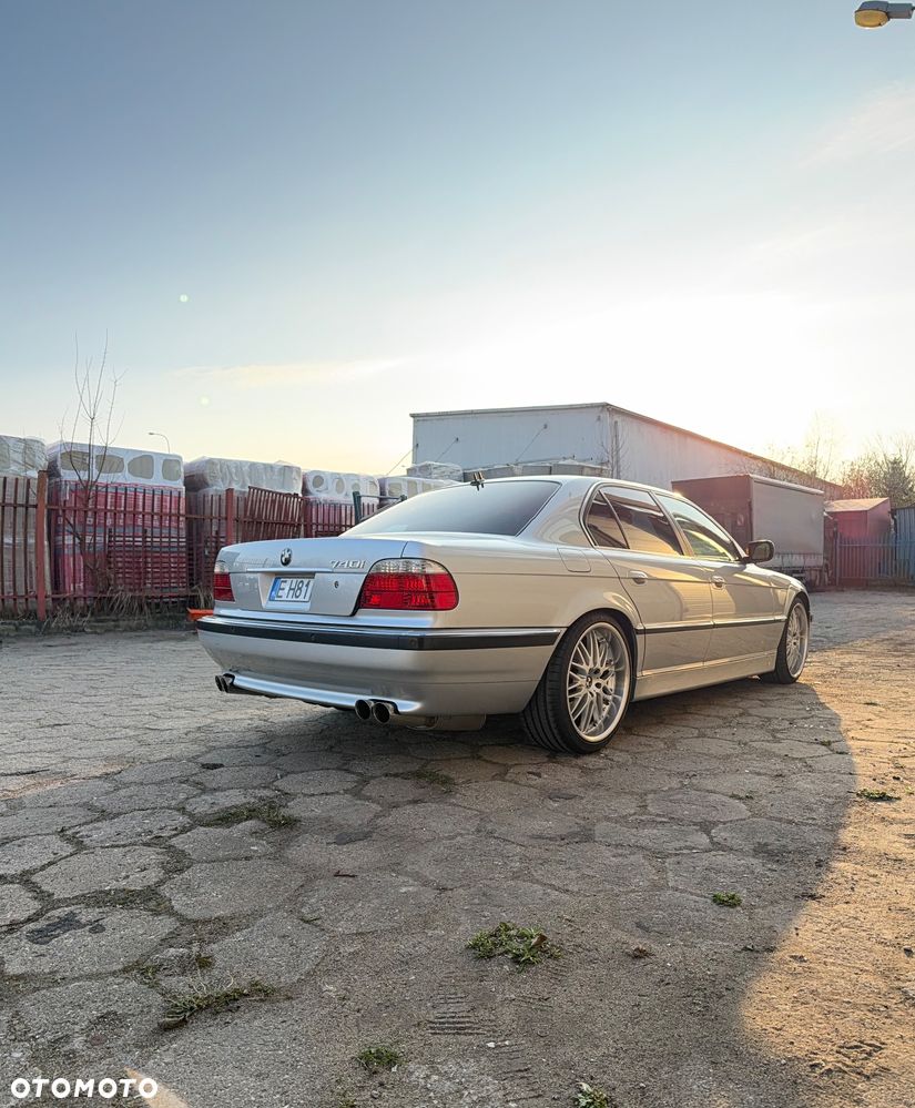 BMW Seria 7 740i - 10