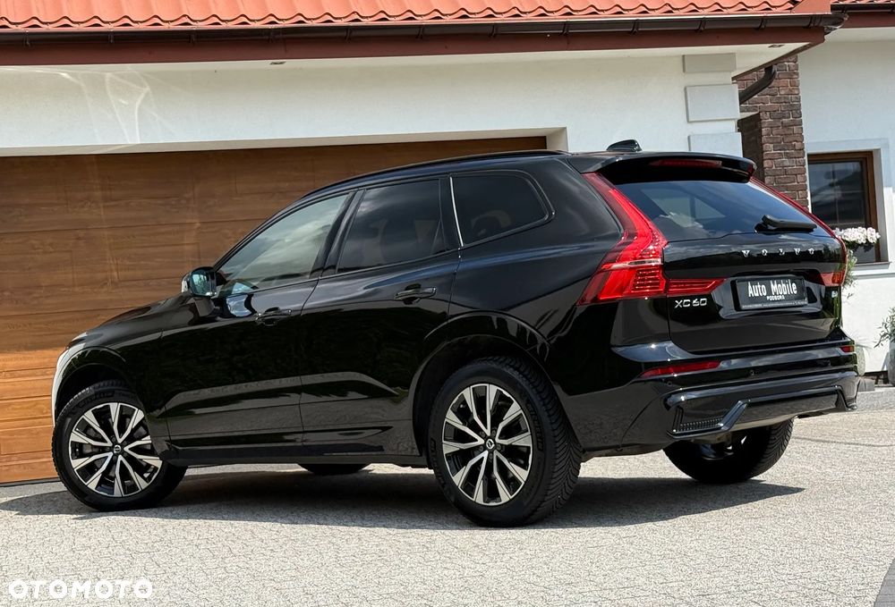 Volvo XC 60 B4 D Plus Dark - 4