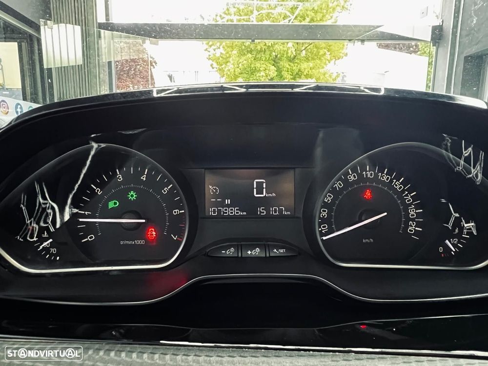 Peugeot 2008 1.2 PureTech Allure - 20