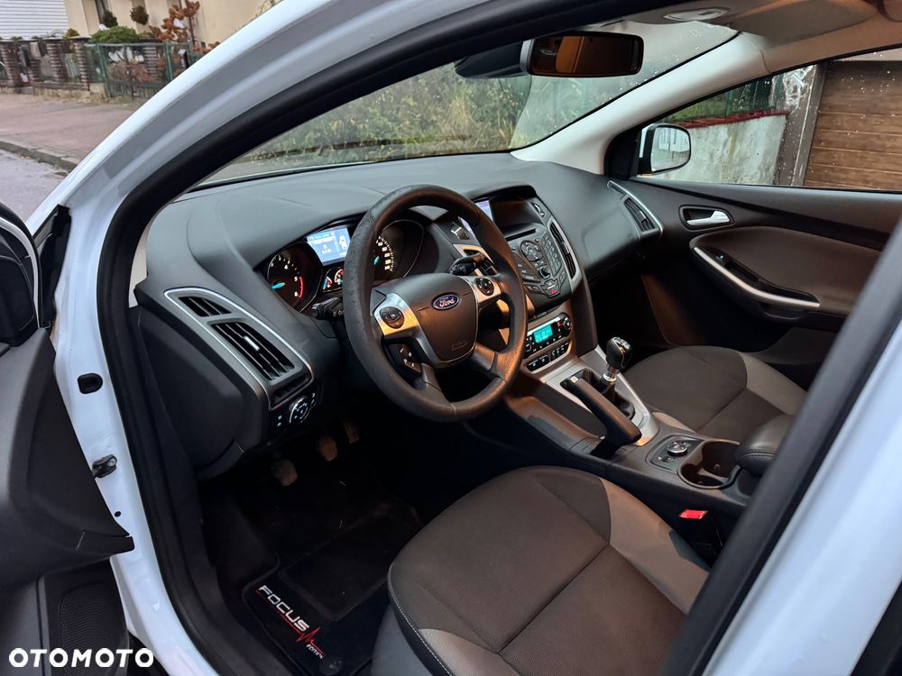 Ford Focus 1.6 TDCi DPF SYNC Edition - 8