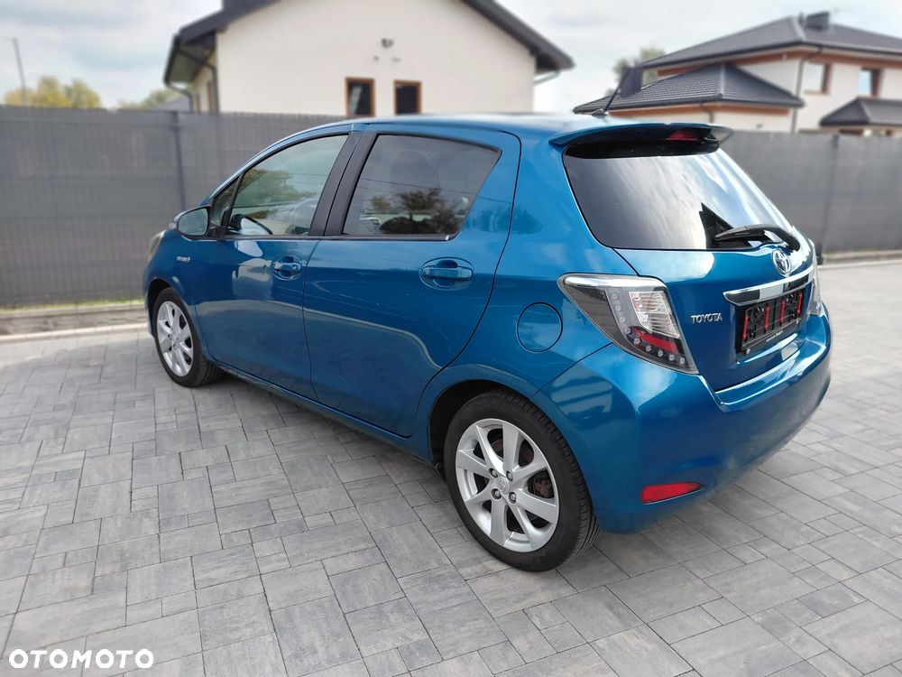 Toyota Yaris Hybrid 100 Premium - 18