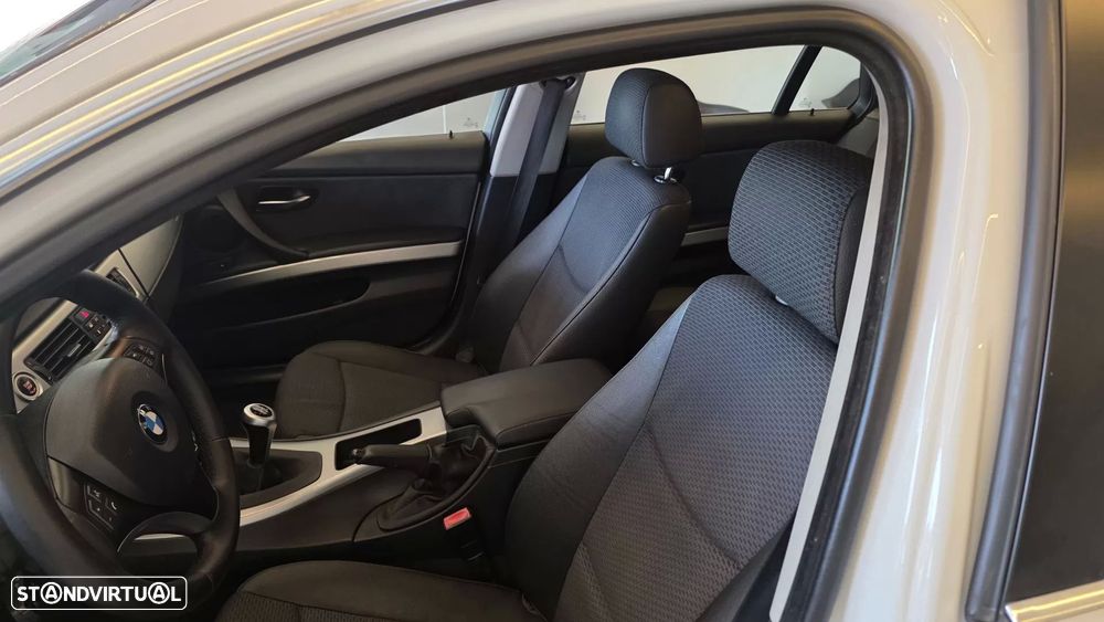 BMW 318 d Sport - 36